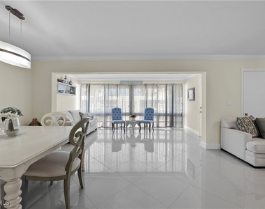 2100 Gulf Shore Boulevard N - Photo Thumbnail 11