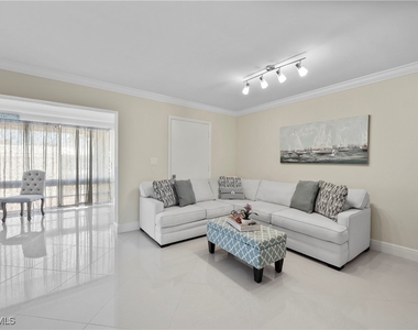 2100 Gulf Shore Boulevard N - Photo Thumbnail 8