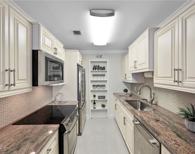 2100 Gulf Shore Boulevard N - Photo Thumbnail 12
