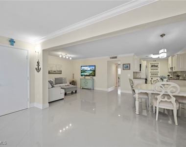 2100 Gulf Shore Boulevard N - Photo Thumbnail 4