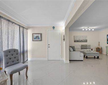 2100 Gulf Shore Boulevard N - Photo Thumbnail 3