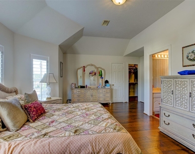 13703 Lakeshore Way Cove - Photo Thumbnail 38
