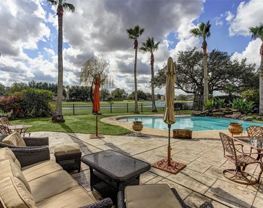 13703 Lakeshore Way Cove - Photo Thumbnail 4