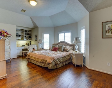 13703 Lakeshore Way Cove - Photo Thumbnail 37