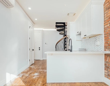 43 Columbia Place - Photo Thumbnail 2