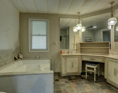 2746 Shady Creek Lane - Photo Thumbnail 10