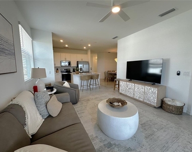14201 Heritage Landing Boulevard - Photo Thumbnail 7