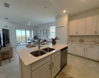 14201 Heritage Landing Boulevard - Photo Thumbnail 3