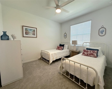 14201 Heritage Landing Boulevard - Photo Thumbnail 17