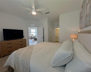 14201 Heritage Landing Boulevard - Photo Thumbnail 11