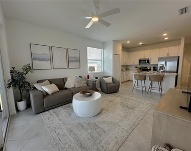 14201 Heritage Landing Boulevard - Photo Thumbnail 8