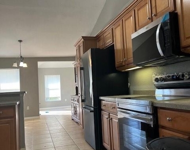 2447 Jarvis Street - Photo Thumbnail 4
