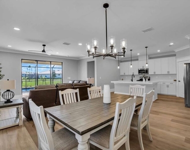 15018 Oxford Grey Drive - Photo Thumbnail 6