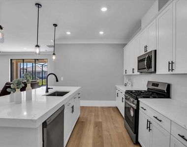 15018 Oxford Grey Drive - Photo Thumbnail 4