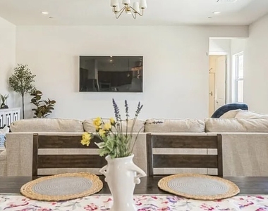 9031 Coastal Oaks Street - Photo Thumbnail 5