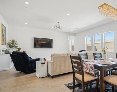 9031 Coastal Oaks Street - Photo Thumbnail 12