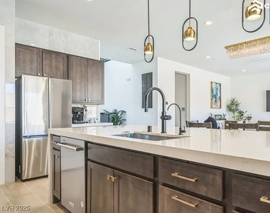 9031 Coastal Oaks Street - Photo Thumbnail 6