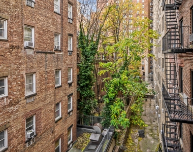 West 72nd Street - Photo Thumbnail 3