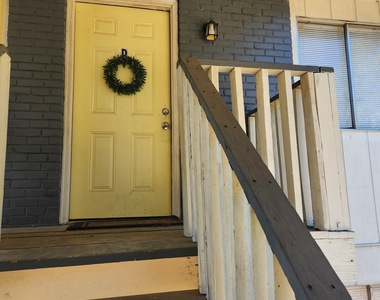917 Oakview Avenue - Photo Thumbnail 11