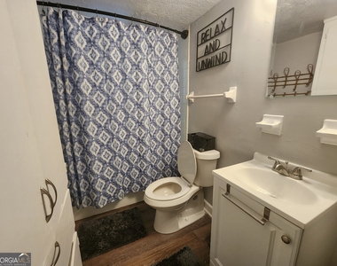 917 Oakview Avenue - Photo Thumbnail 10