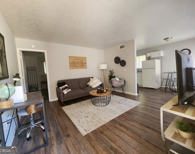 917 Oakview Avenue - Photo Thumbnail 3