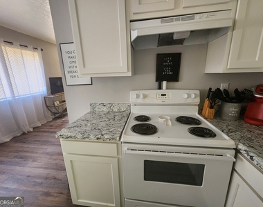 917 Oakview Avenue - Photo Thumbnail 8