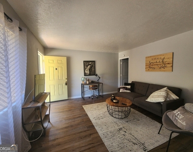 917 Oakview Avenue - Photo Thumbnail 6