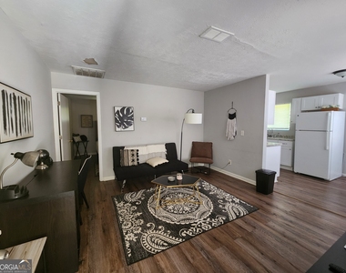 917 Oakview Avenue - Photo Thumbnail 2
