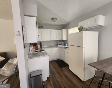 917 Oakview Avenue - Photo Thumbnail 5