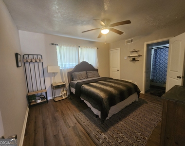 917 Oakview Avenue - Photo Thumbnail 9