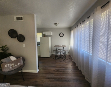 917 Oakview Avenue - Photo Thumbnail 4