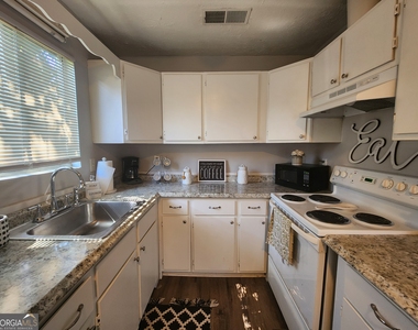 917 Oakview Avenue - Photo Thumbnail 11