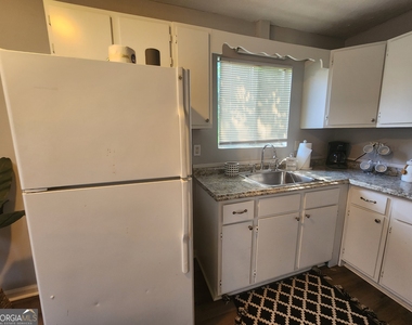 917 Oakview Avenue - Photo Thumbnail 10