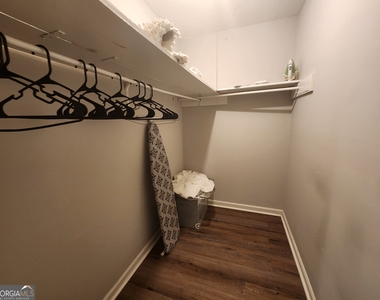 917 Oakview Avenue - Photo Thumbnail 3