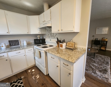 917 Oakview Avenue - Photo Thumbnail 12