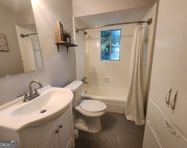 917 Oakview Avenue - Photo Thumbnail 2