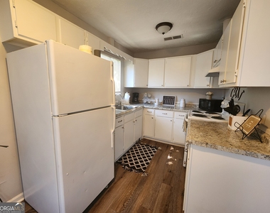 917 Oakview Avenue - Photo Thumbnail 9
