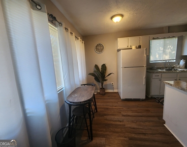 917 Oakview Avenue - Photo Thumbnail 8