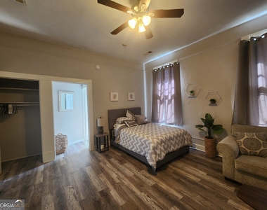 917 Oakview Avenue - Photo Thumbnail 9