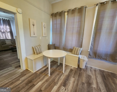 917 Oakview Avenue - Photo Thumbnail 4