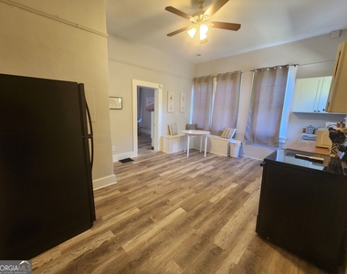 917 Oakview Avenue - Photo Thumbnail 3