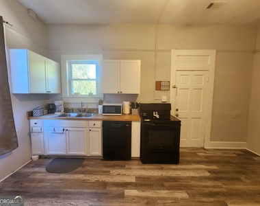 917 Oakview Avenue - Photo Thumbnail 5