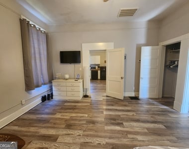 917 Oakview Avenue - Photo Thumbnail 11