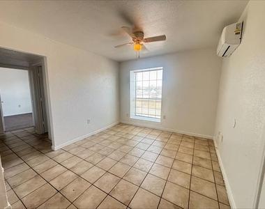 612 Luxton Street - Photo Thumbnail 1