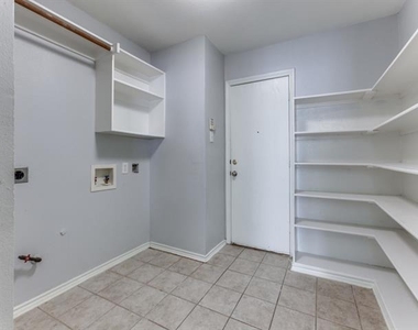 1305 Greenbriar Lane - Photo Thumbnail 8