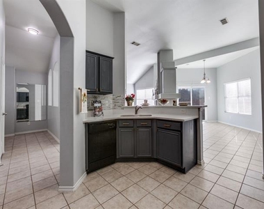 1305 Greenbriar Lane - Photo Thumbnail 3