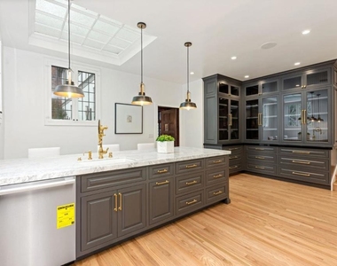 85 Fagan Drive - Photo Thumbnail 9