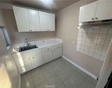 920 Mcfarland Avenue - Photo Thumbnail 2