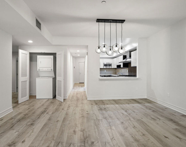107 S Sweetzer Avenue - Photo Thumbnail 3