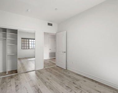 107 S Sweetzer Avenue - Photo Thumbnail 13